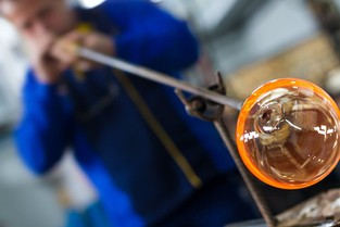 GLASS-BLOWING GLASS-BLOWING